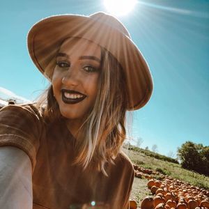 Meet your Posher, Annie